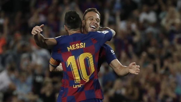 Barcelona Diklaim Tak Senang Pergaulan Arthur dengan Neymar