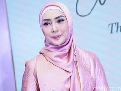 Operasi Plastik Jadi Titik Fenita Arie Berhijrah