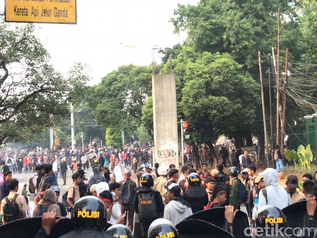 Ikut Demo Butuh Persiapan Mental, Ini Saran Psikolog untuk Hindari Trauma Ikut Demo Butuh Persiapan Mental, Ini Saran Psikolog untuk Hindari Trauma
