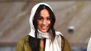 Cantiknya Meghan Markle Berkerudung Saat Berkunjung ke Masjid di Afrika