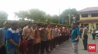 Puluhan pelajar diamankan di Polres Jakbar saat menuju Gedung DPR/MPR
