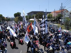 Ribuan Mahasiswa Kepung DPRD Jatim