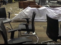 Potret Ruang Sidang DPRD Sumbar yang Porak-poranda karena Pendemo