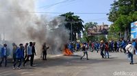 Penampakan Demo Mahasiswa yang Ricuh di Palu