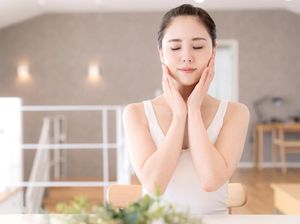 Serum atau Moisturizer Dulu? Ini Urutan Pemakaian Skincare yang Benar Serum atau Moisturizer Dulu? Ini Urutan Pemakaian Skincare yang Benar