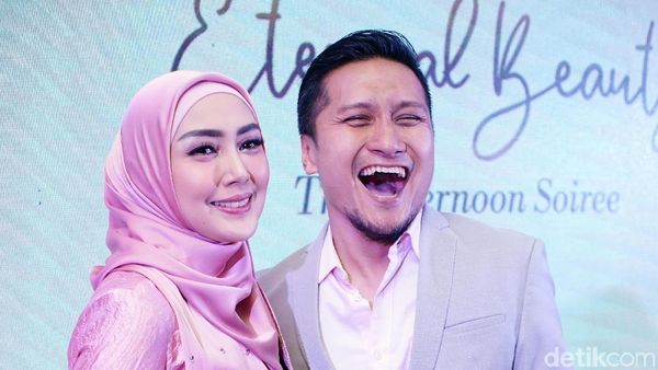 Kesetiaan Fenita Arie Dampingi Arie Untung Meski Sempat Ingin Cerai