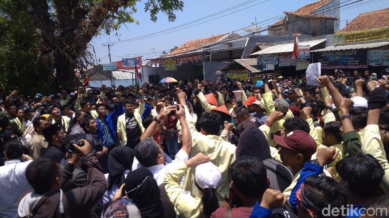 Ikut Demo, Dosen di Kuningan Desak Jokowi Terbitkan Perppu KPK