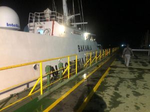 Satgassus Trisula Bakamla Amankan Kapal Transfer BBM di Batam
