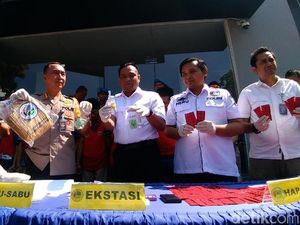 Polisi Sita 2 Kg Ganja dan 40 Ribu Pil Koplo dari 7 Pengedar di Surabaya
