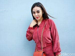 Dinilai Pakai Pesugihan, Bebby Fey Ketawa Aja Dinilai Pakai Pesugihan, Bebby Fey Ketawa Aja