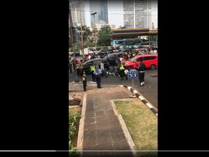 Polda Metro Selidiki Video Viral Polisi Dipukuli Massa Pelajar di Gatsu