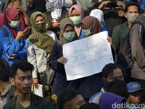 Cerita Ayah yang Beri Restu Putrinya Ikut Demo Tolak RUU KUHP