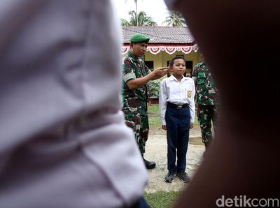 Mengintip Latihan Baris Berbaris Siswa SMP di Simeulue