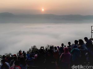 Pelarian Orang Jakarta Kala Tiket Pesawat Mahal: Gunung Luhur