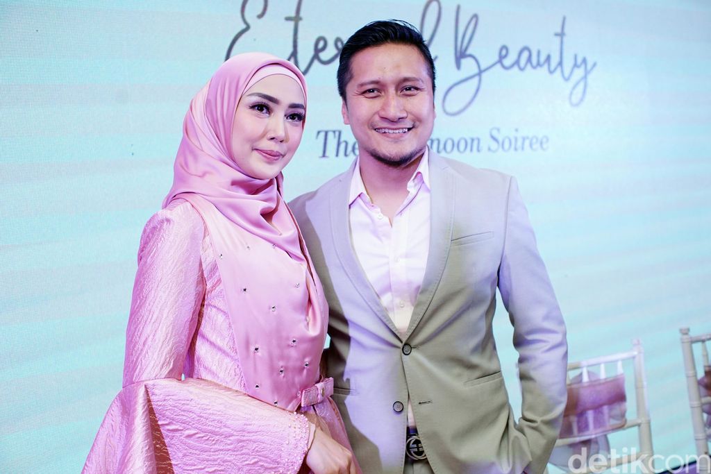 Fenita Arie dan Arie Untung