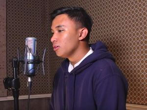 Ditaksir Awkarin, Presiden BEM UGM Digoda Netter: Aku Bucinmu!