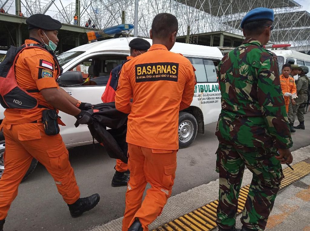 4 Korban Tewas Pesawat Twin Otter Jatuh di Papua Berhasil Dievakuasi 4 Korban Tewas Pesawat Twin Otter Jatuh di Papua Berhasil Dievakuasi