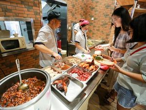 Diam-diam Universitas Ini Beri Makanan Gratis untuk Mahasiswa Tak Mampu