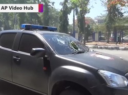 Detik-detik Mahasiswa Rusak Mobil Polisi di Makassar