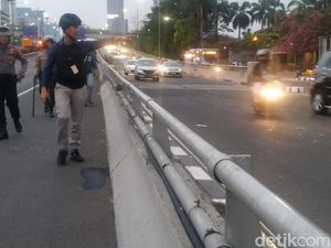 Massa Pelajar Masuk Tol Dalkot Cawang-Semanggi, Lalin Ditutup Massa Pelajar Masuk Tol Dalkot Cawang-Semanggi, Lalin Ditutup