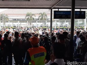 Massa Pelajar Bogor yang Hendak Demo ke Jakarta Dihalau Petugas