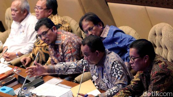 Anies dan Para Menteri Rapat Bareng DPR soal Pindah Ibu Kota