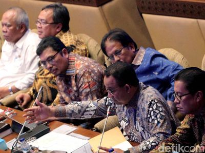 Anies dan Para Menteri Rapat Bareng DPR soal Pindah Ibu Kota