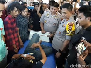Kapolda Sulsel Besuk Mahasiswa Korban Demo Ricuh di Makassar Kapolda Sulsel Besuk Mahasiswa Korban Demo Ricuh di Makassar