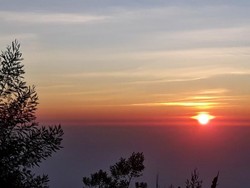 Menyapa Mentari Pagi di Puncak Sikunir