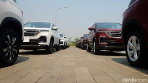 Bagai Pinang Dibelah Dua, Wuling Almaz dan Chevrolet Captiva
