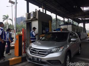 GT Pejompongan yang Sempat Dibakar Massa Kembali Beroperasi GT Pejompongan yang Sempat Dibakar Massa Kembali Beroperasi