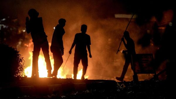 Hingga Malam Hari, Palmerah Masih Membara