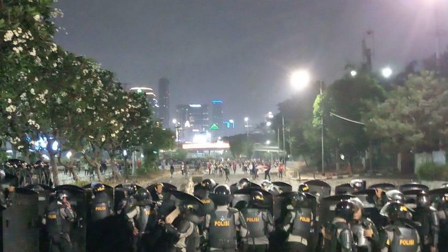 Total 33 Orang Tersangka Demo Ricuh di DPR: 24 Mahasiswa dan 9 Pelajar Total 33 Orang Tersangka Demo Ricuh di DPR: 24 Mahasiswa dan 9 Pelajar