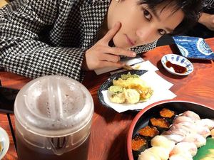 Momen Kuliner Taeyong, Rapper NCT yang Habis Tampil di Indonesia Momen Kuliner Taeyong, Rapper NCT yang Habis Tampil di Indonesia