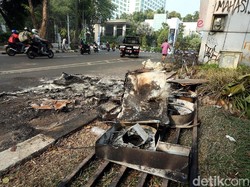 Penampakan Pos Polisi Palmerah yang Amburadul Usai Dibakar Massa