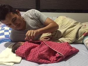 Kisah Viral Suami Bantu Istri yang Mendadak Melahirkan Tanpa Bantuan Dokter