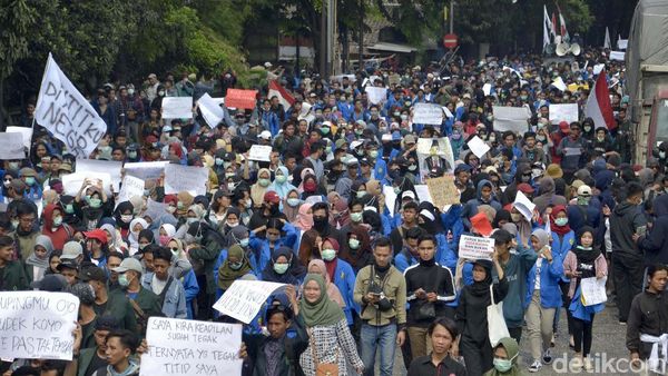Giliran Mahasiswa di Pekalongan Ikut Turun ke Jalan