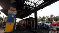Begini Kondisi Gerbang Tol Pejompongan yang Dibakar Pendemo