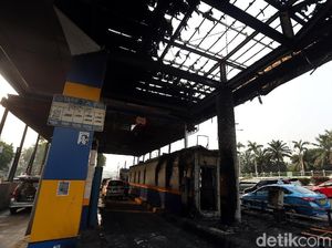 Begini Kondisi Gerbang Tol Pejompongan yang Dibakar Pendemo