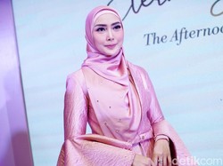 Sebelum Hijrah, Fenita Arie Merasa Tersambar Petir Saat Diomongin Netizen