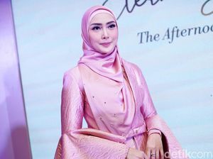 Sebelum Hijrah, Fenita Arie Merasa Tersambar Petir Saat Diomongin Netizen Sebelum Hijrah, Fenita Arie Merasa Tersambar Petir Saat Diomongin Netizen