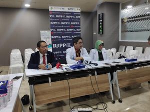 Seorang Demonstran Alami Perdarahan Otak Dirawat di ICU RSPP Seorang Demonstran Alami Perdarahan Otak Dirawat di ICU RSPP