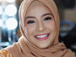 Tips Memakai Lipstik untuk Sehari-hari ala Natasha Rizky