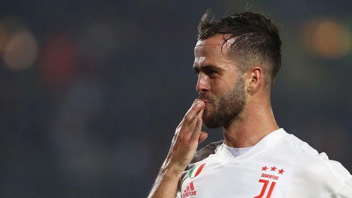 BRESCIA, ITALY - SEPTEMBER 24: Miralem Pjanic of Juventus celebrates his goal during the Serie A match between Brescia Calcio and Juventus at Stadio Mario Rigamonti on September 24, 2019 in Brescia, Italy. (Photo by Marco Luzzani/Getty Images)