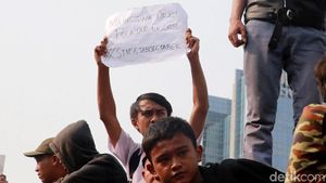 Lihat Lagi Poster Menggelitik Massa Pelajar di Kawasan DPR