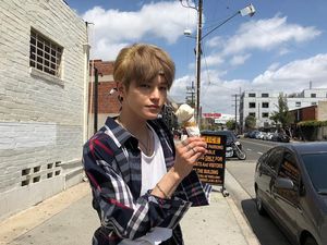 Ultah ke-25, Wajah Taeyong NCT Hiasi Korea hingga China Ultah ke-25, Wajah Taeyong NCT Hiasi Korea hingga China