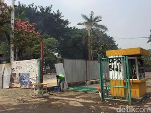 Duh! Gerbang Tol Hingga Pagar JCC Jadi Korban Amukan Massa