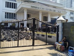Jabar Hari Ini: Gedung DPRD Jabar Terinfeksi Corona-Juru Masak Tewas Terbakar