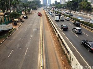 Penampakan Jalan Depan DPR Pasca Demo Mahasiswa