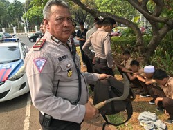 Bawa Celurit, 10 Pelajar SMP Disetop Polisi di Depan Istana